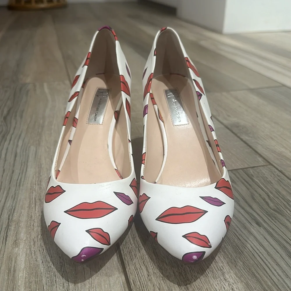 Lips 👄 Heels - Picture 3 of 6